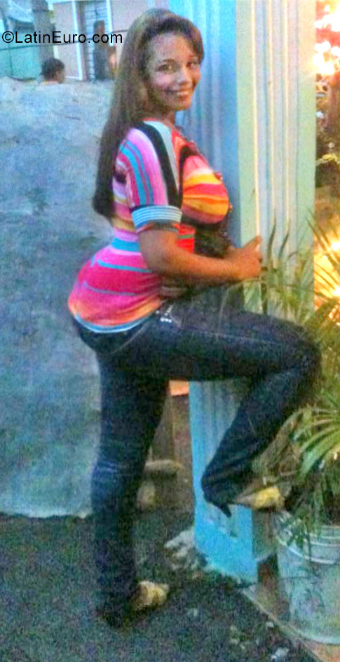 Date this foxy Dominican Republic girl Meridala from La Vega DO26867