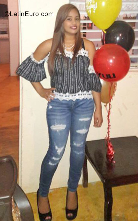 Date this happy Dominican Republic girl Yuliana from Santiago DO26898
