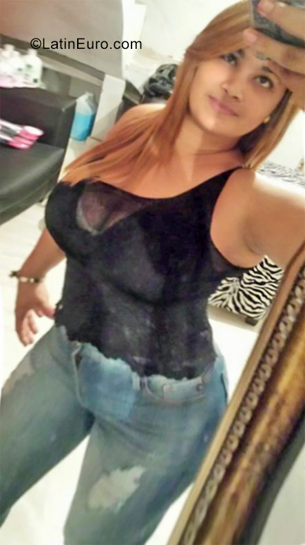 Date this fun Dominican Republic girl Orquidia from Santo Domingo DO26904