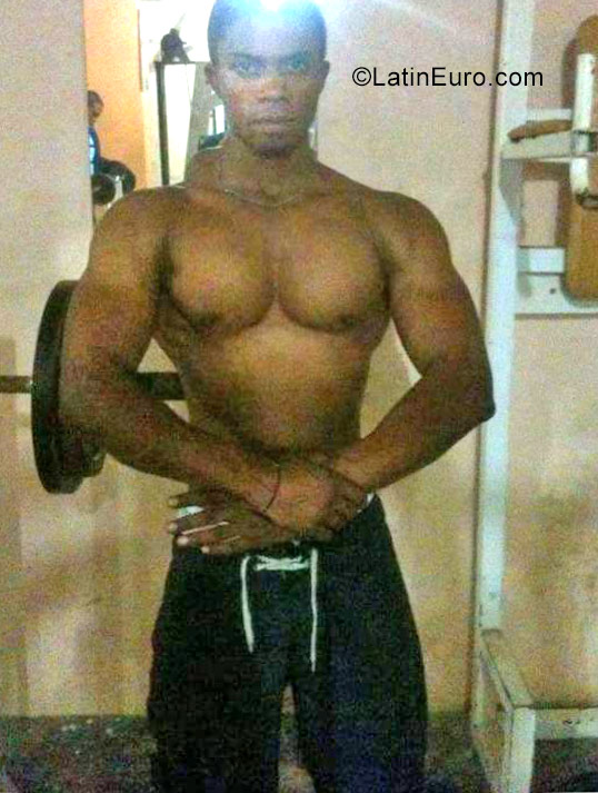 Date this georgeous United States man WILBI from Santo Domingo US17731