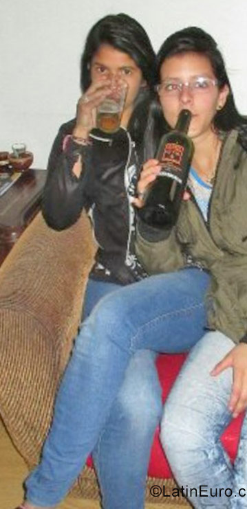 Date this beautiful Colombia girl Carolina from Bogota CO19817