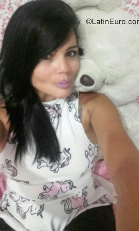 Date this charming Brazil girl Daniele from Olinda BR9840