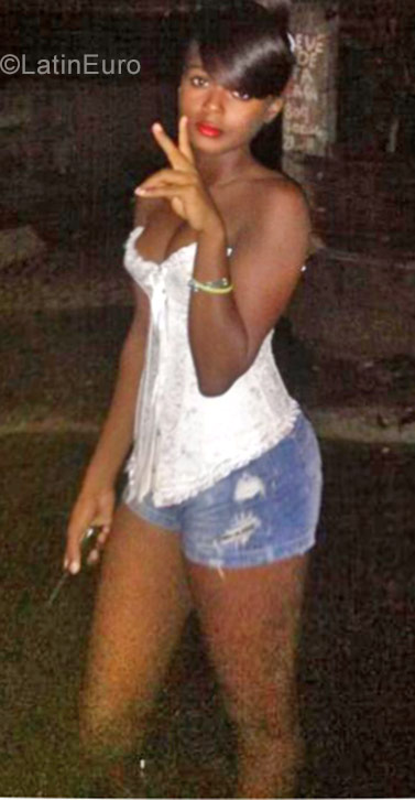 Date this voluptuous Dominican Republic girl Claribel from Santo Domingo DO26988
