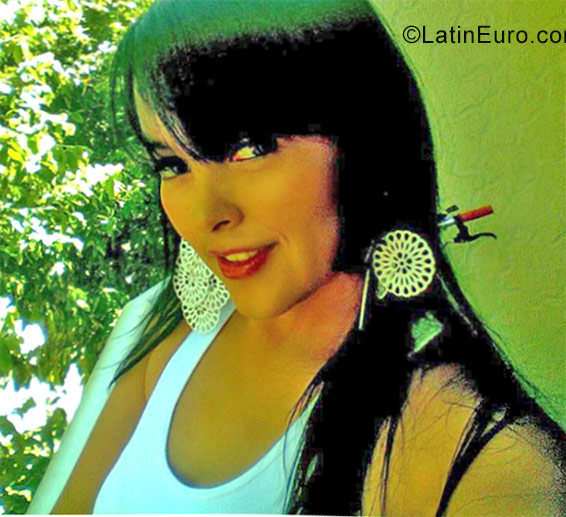 Date this good-looking Colombia girl Carolina from Neiva CO19840