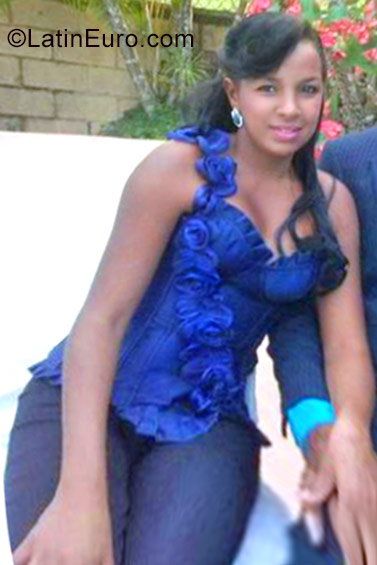 Date this cute Dominican Republic girl VIANELIS from Bonao DO26997