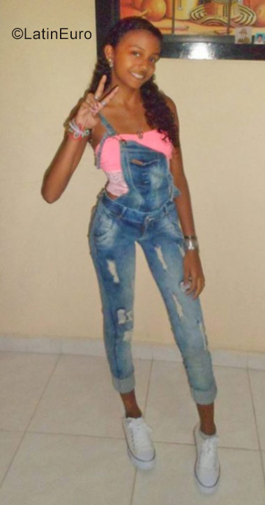 Date this sultry Colombia girl Natalia from Cartagena CO19883