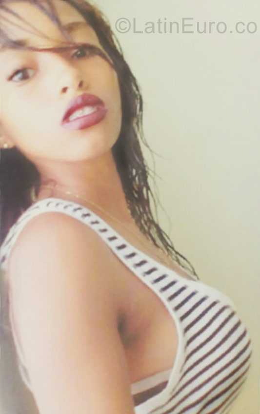 Date this attractive Dominican Republic girl Stefania from Santo Domingo DO27055