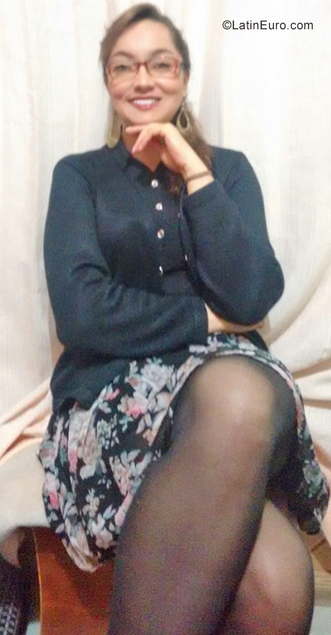 Date this beautiful Colombia girl Sandra from Bogota CO19956
