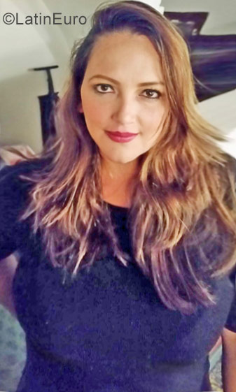 Date this nice looking Colombia girl Angela from Bogota CO19970