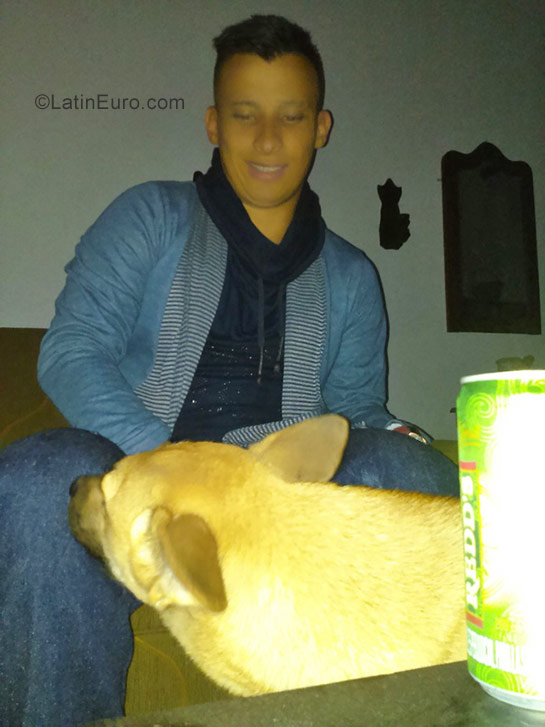 Date this happy Colombia man Alberto from Huila CO19974