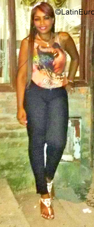 Date this nice looking Colombia girl Que sea sincero from Cali CO20063