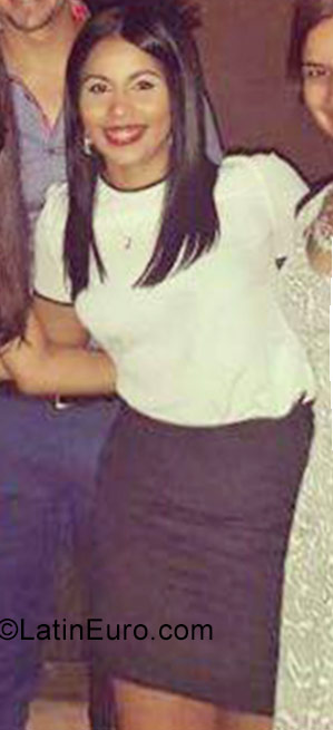 Date this gorgeous Dominican Republic girl Chantal from Santo Domingo DO27239