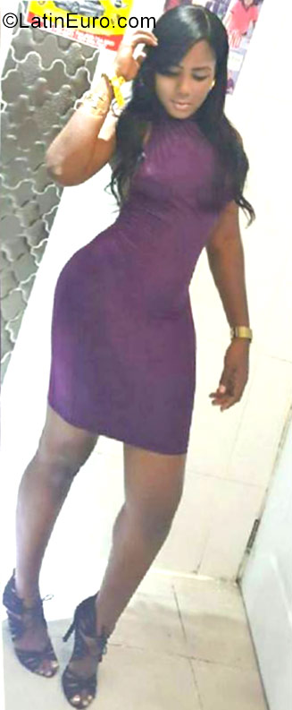 Date this foxy Dominican Republic girl Madeline from Santo Domingo DO27262