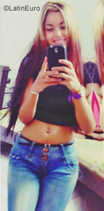 Date this sensual Colombia girl Tatiana from Medellin CO20111