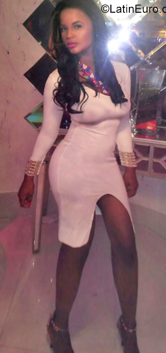 Date this gorgeous Dominican Republic girl Romey from Santo Domingo DO40251
