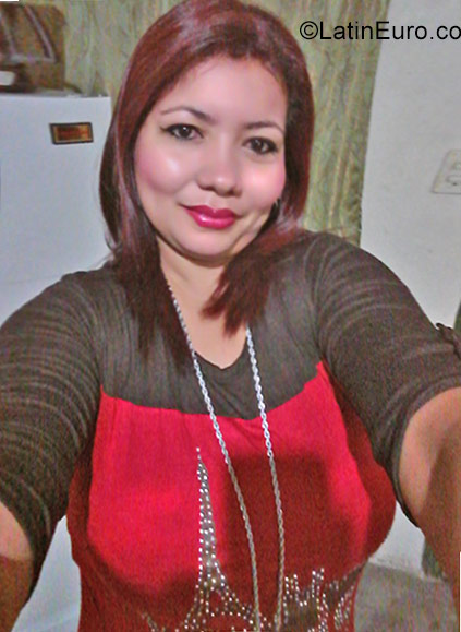 Date this nice looking Honduras girl Wendy from San Pedro Sula HN2310