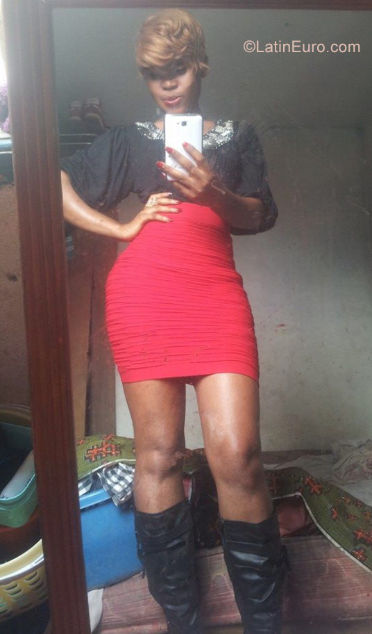 Date this nice looking Ivory Coast girl Cristaz from Abidjan IC79