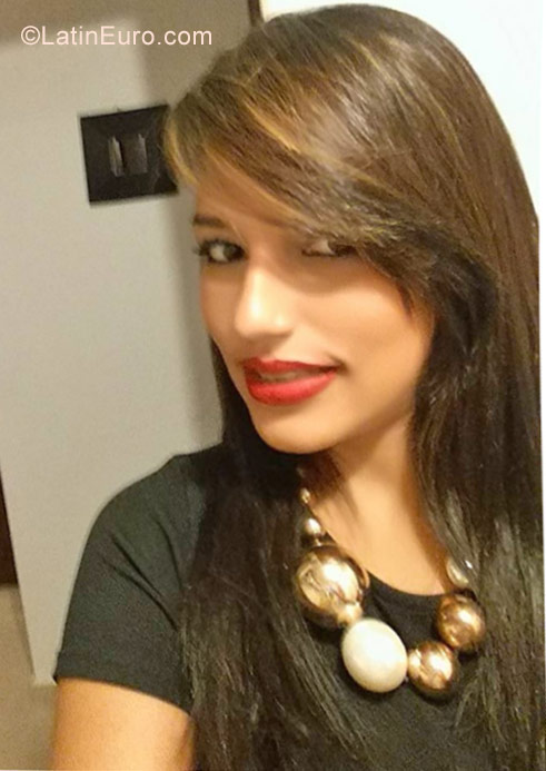Date this sensual Dominican Republic girl Karen from Santo Domingo DO27339