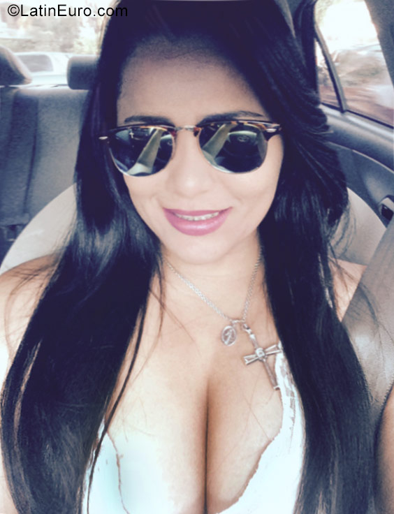 Date this delightful Dominican Republic girl Diana from Santo Domingo DO27342