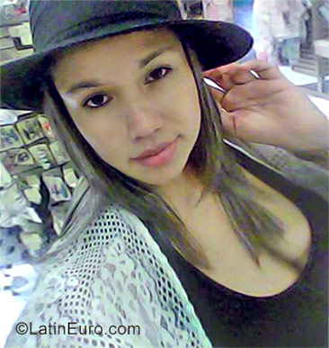 Date this nice looking Colombia girl Laura from Medellin CO20196