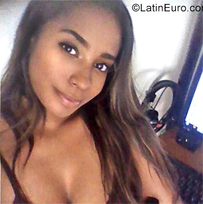 Date this young Colombia girl Lola from Cali CO22208
