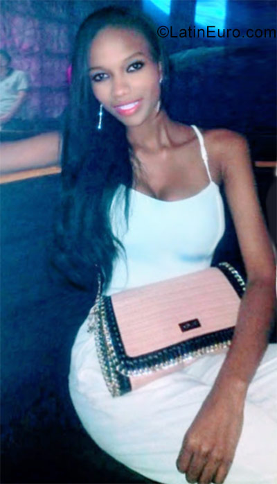 Date this happy Colombia girl Daniela from Cali CO20345