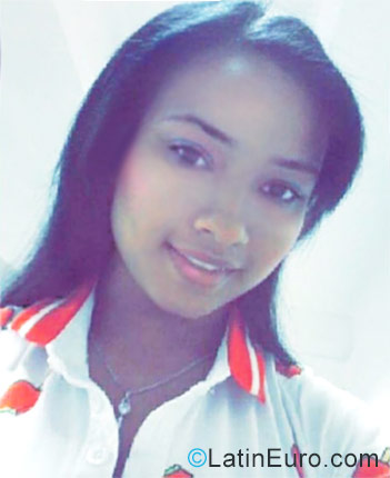 Date this gorgeous Dominican Republic girl Carol from La Romana DO27523