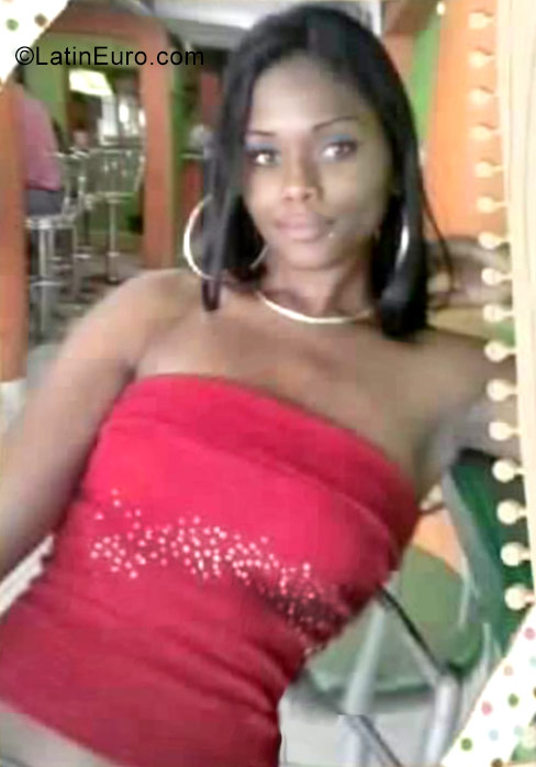 Date this stunning Dominican Republic girl Yohana from Santo Domingo DO27529