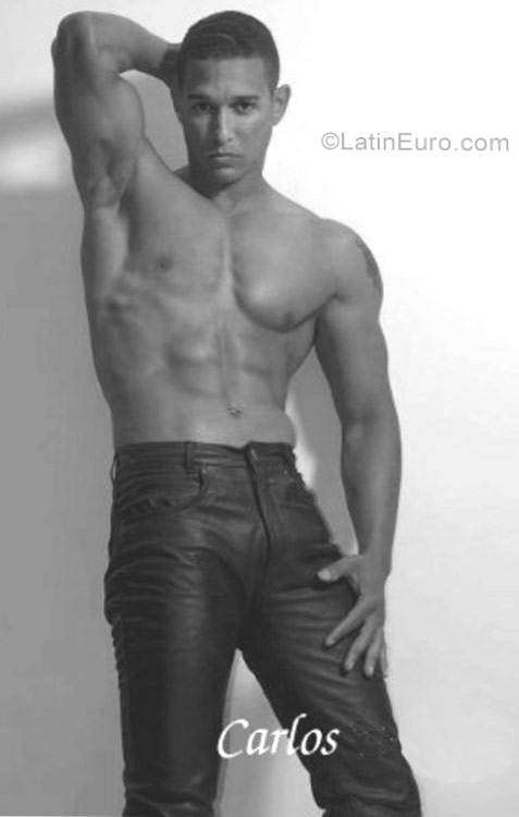Date this hot Dominican Republic man Erick from Santo Domingo DO27597