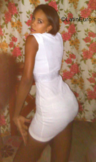 Date this pretty Dominican Republic girl Luchi from Santo Domingo DO27600