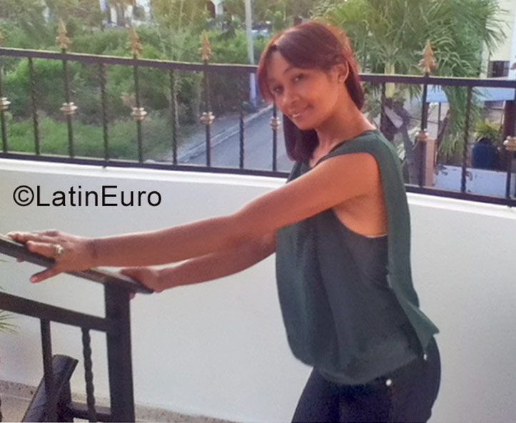 Date this voluptuous Dominican Republic girl Bilerka from Santiago DO29178