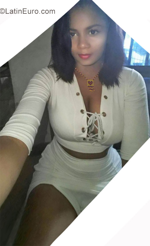 Date this passionate Colombia girl Laura marcela from Buenaventura CO20648