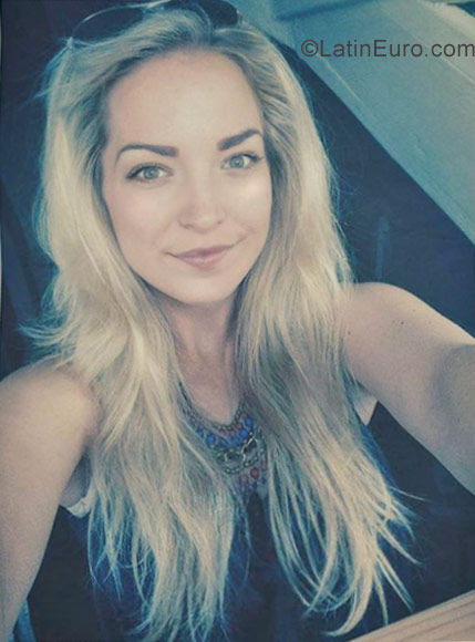 Date this hard body United States girl Kate from Forest Hills US17963