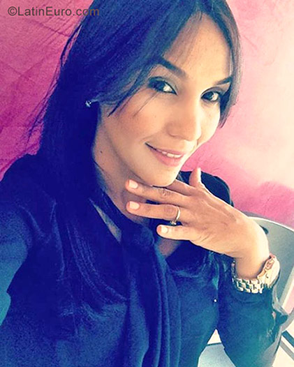 Date this happy Dominican Republic girl YOKAIRA from La Vega DO27900