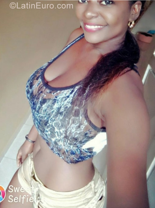 Date this passionate Colombia girl Tinkerbel from Buenaventura CO20775