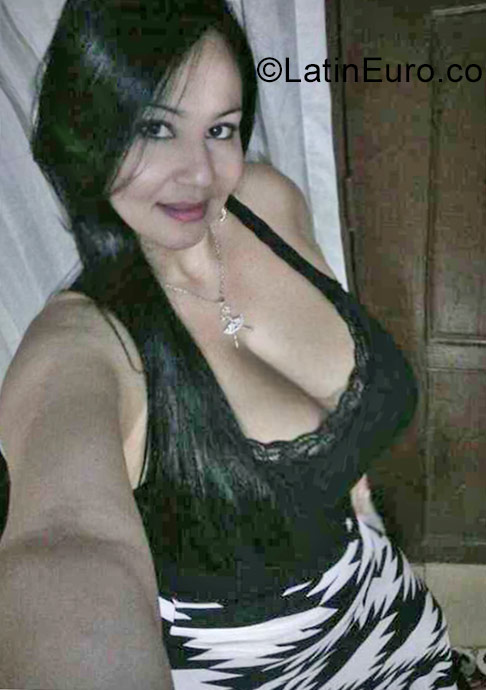 Date this lovely Colombia girl PAOLA28 from Cartagena CO20790