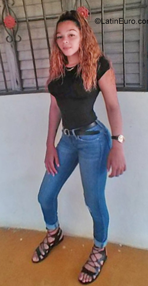 Date this sensual Dominican Republic girl Nicol from Mao DO27968
