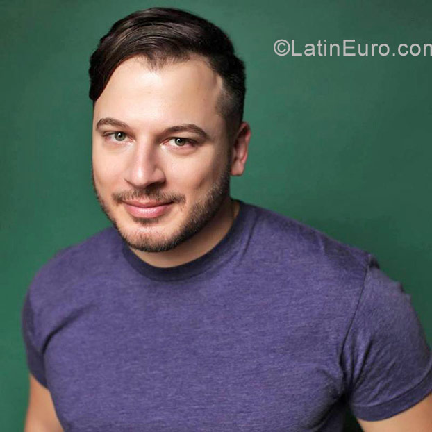 Date this good-looking United States man Robert from Los Angeles US18001