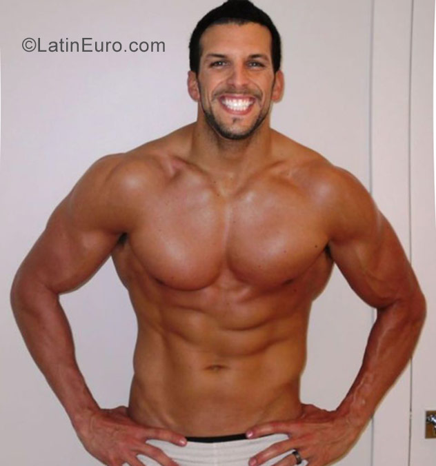 Date this young Dominican Republic man Faunel from Santo Domingo DO28008