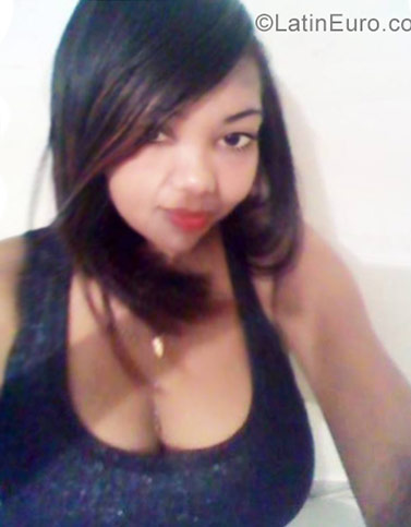 Date this athletic Dominican Republic girl Yine from Santo Domingo DO28039