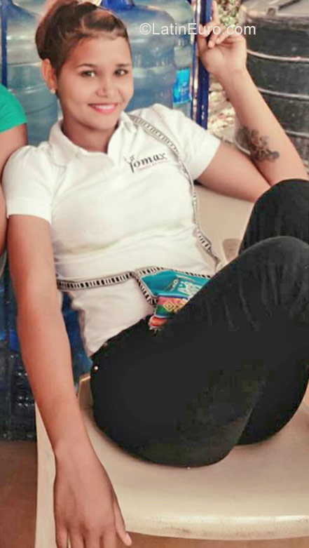 Date this stunning Dominican Republic girl Yennifer from Santiago DO28062