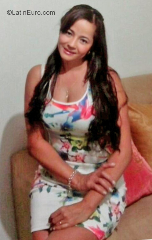 Date this foxy Colombia girl Melissa from Envigado CO20949