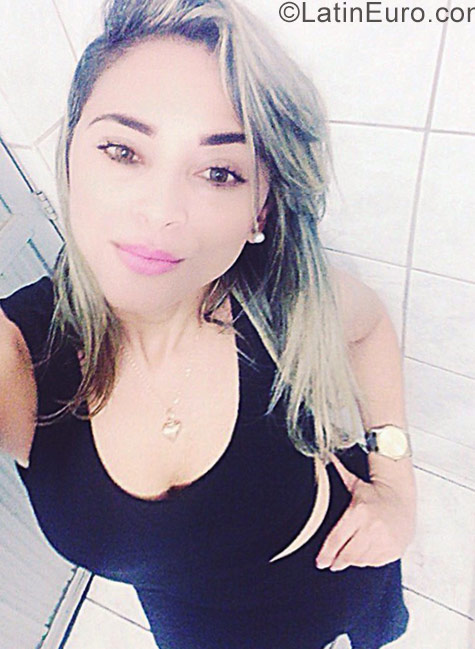 Date this nice looking Brazil girl Vagi from Fortaleza BR9975