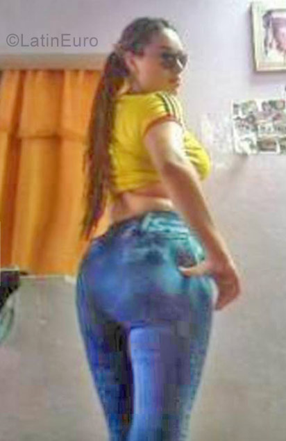 Date this stunning Colombia girl Fernanda from Bogota CO21095