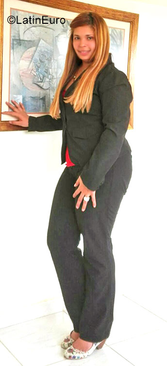 Date this cute Dominican Republic girl Carolyn from Santo Domingo DO28300