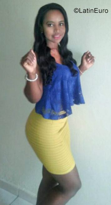 Date this nice looking Dominican Republic girl Luz from Santo Domingo DO28386