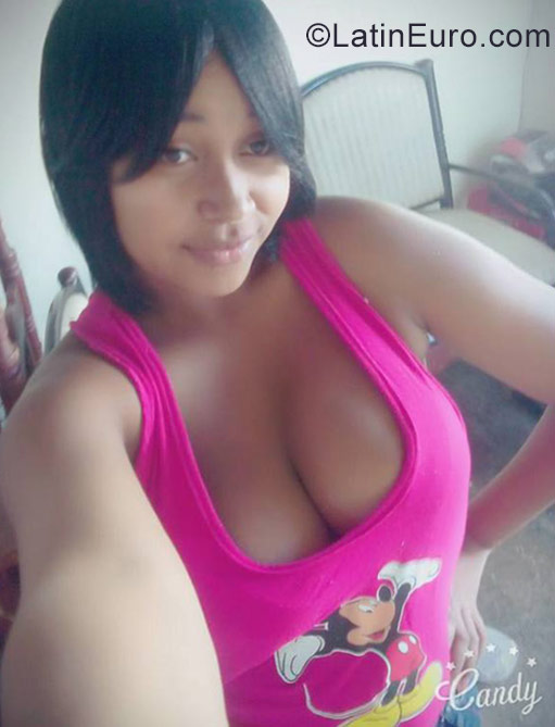 Date this stunning Dominican Republic girl Morenita rd from Constaza DO28441