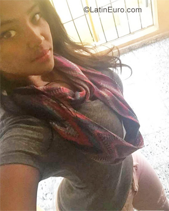 Date this gorgeous Dominican Republic girl Kamila from Punta Cana DO28453