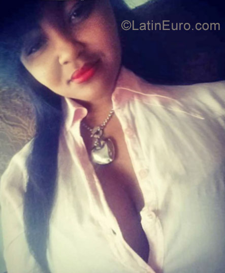 Date this gorgeous Dominican Republic girl Laudy from Santo Domingo DO28461