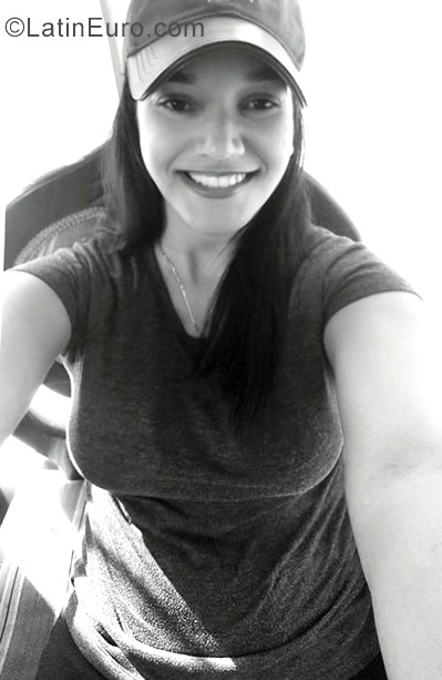 Date this delightful Dominican Republic girl Veronica from Santiago DO28490